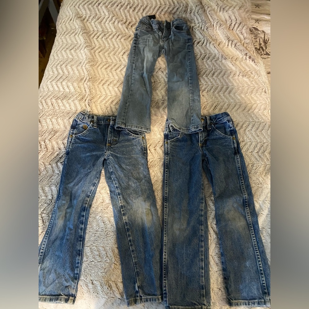 Boys wrangler jeans package. Size 6